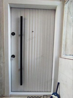 نمونه نصب شده درب فلزی سفید توسط مجموعه دُرسی درب